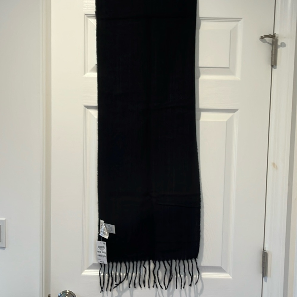“2 for $12” 🔥🔥🔥Scarf. Only one Navy Blue left. Macy’s brand. - Picture 2 of 5